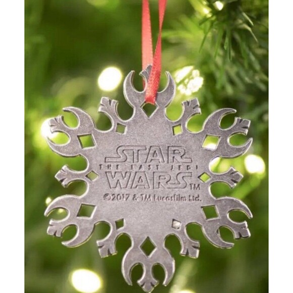 The Last Jedi commemorative ornament & opening night ticket in acrylic case 2017 - Picture 3 of 13